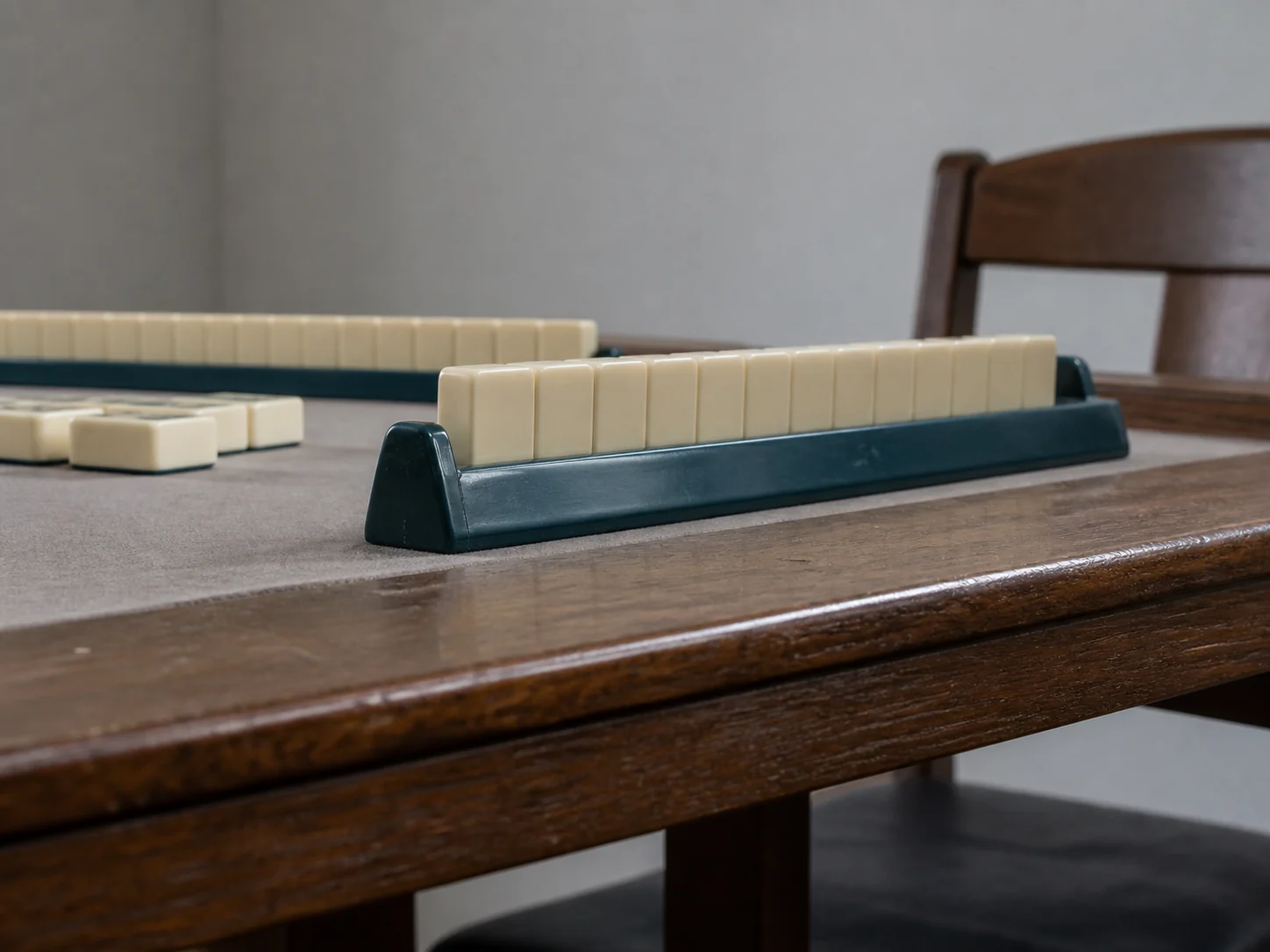 American mahjong community research: 8 recurring buyer questions — illustrative editorial photograph