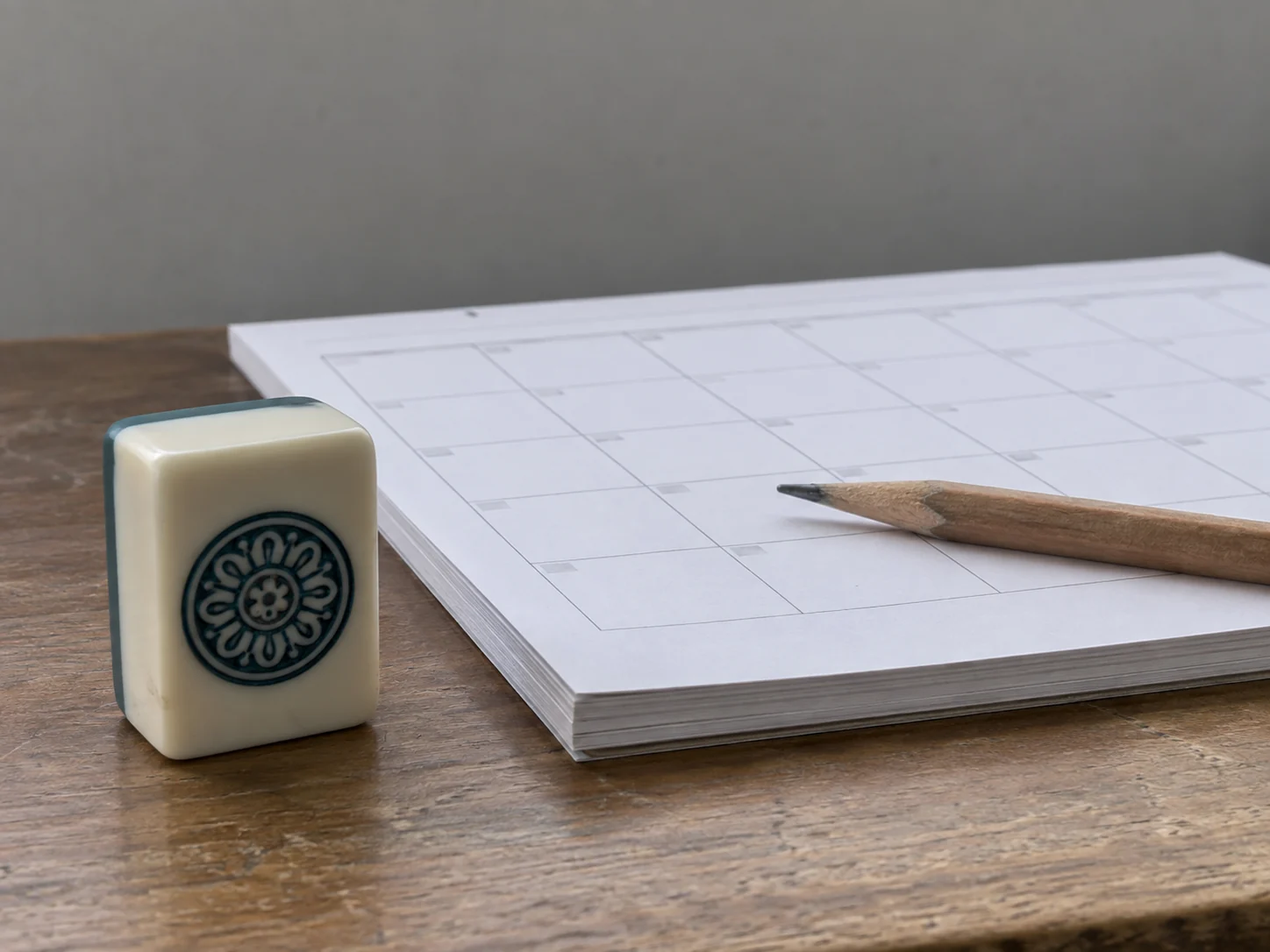 Custom mahjong MOQ and lead times: plan your first factory order — illustrative editorial photograph