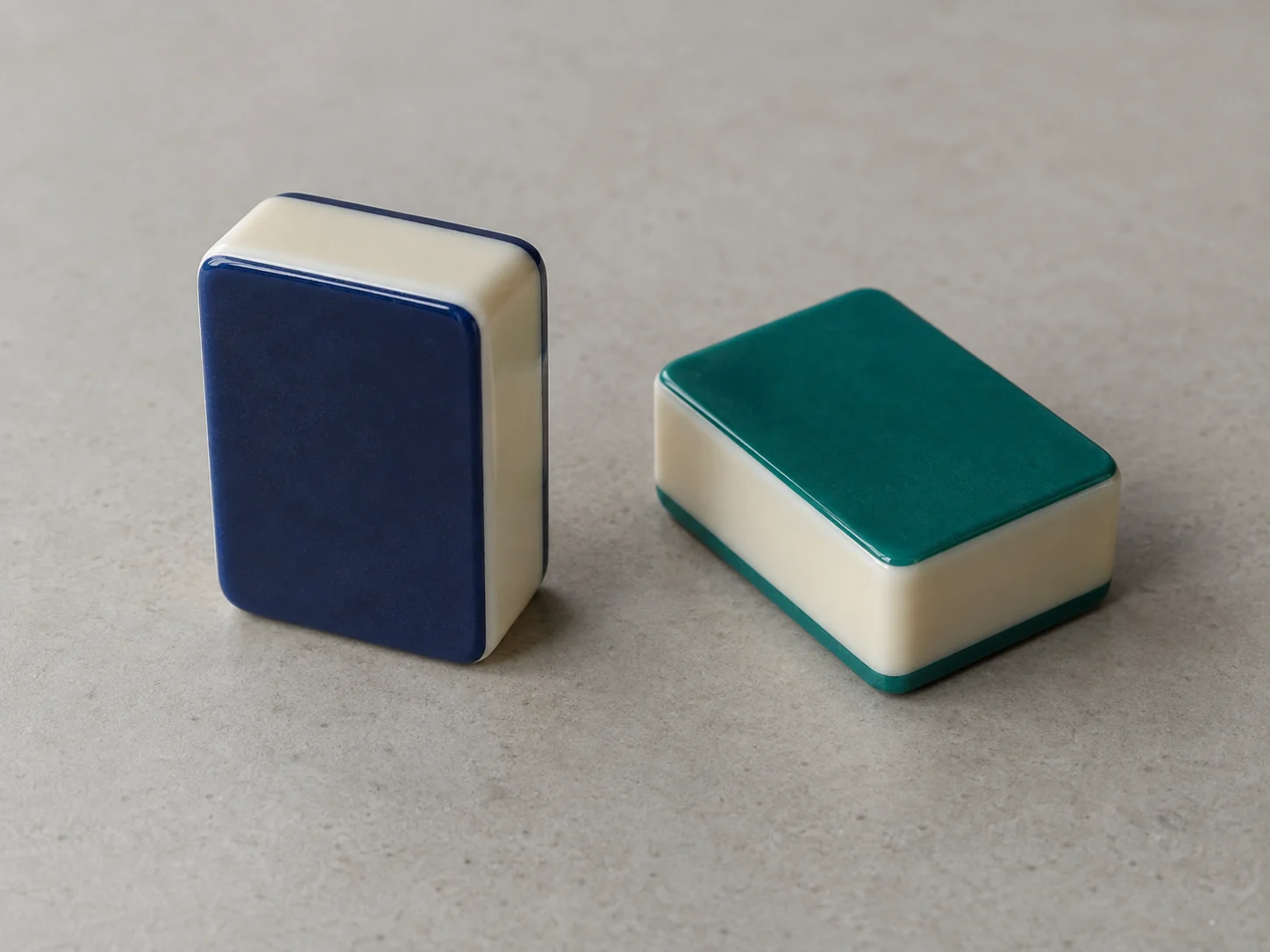 Acrylic vs. melamine mahjong tiles: what buyers should compare — illustrative editorial photograph